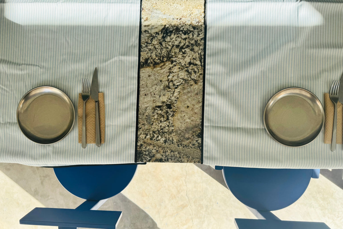 CLARITA Table Runner