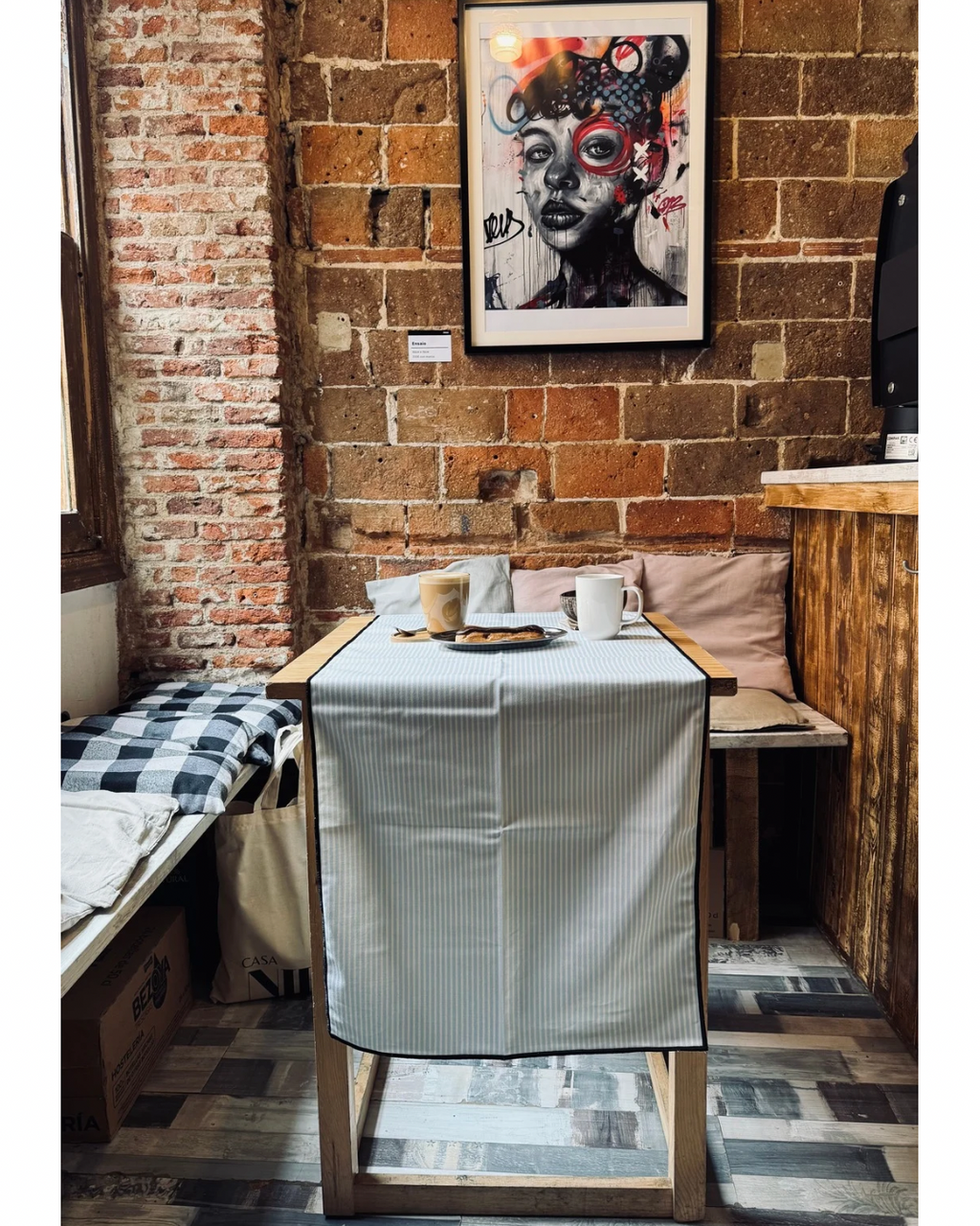 CLARITA Table Runner