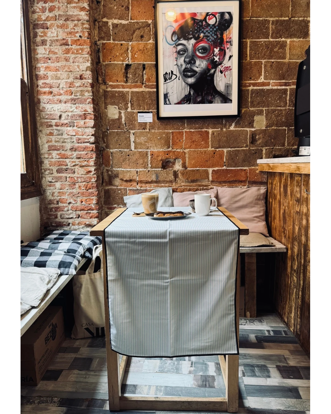 CLARITA Table Runner